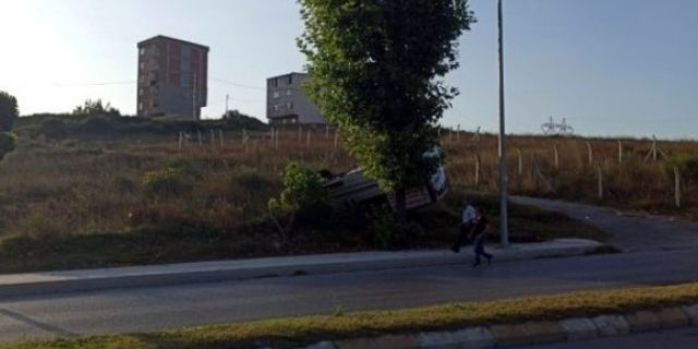 Arnavutköy'de halı yıkama servisi takla attı. 1 yaralı